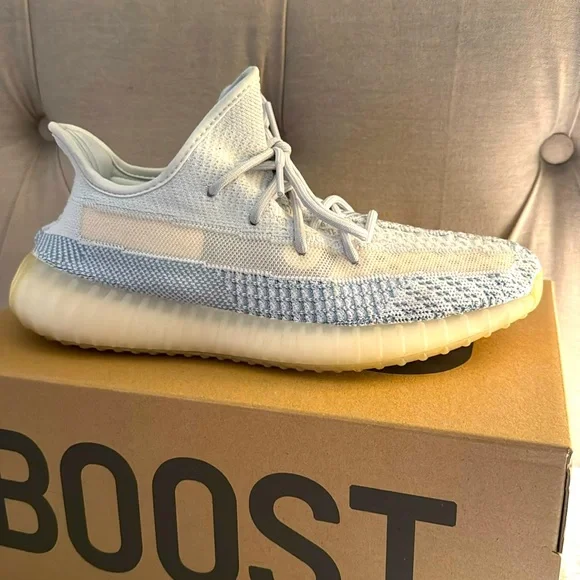 Yeezy Boost 350 V2 - Picture 4 of 9